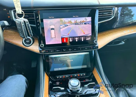 2022 Jeep Grand Wagoneer Series Iii z USA, uszkodzony, nr VIN 1C4SJVGJ1NS114621